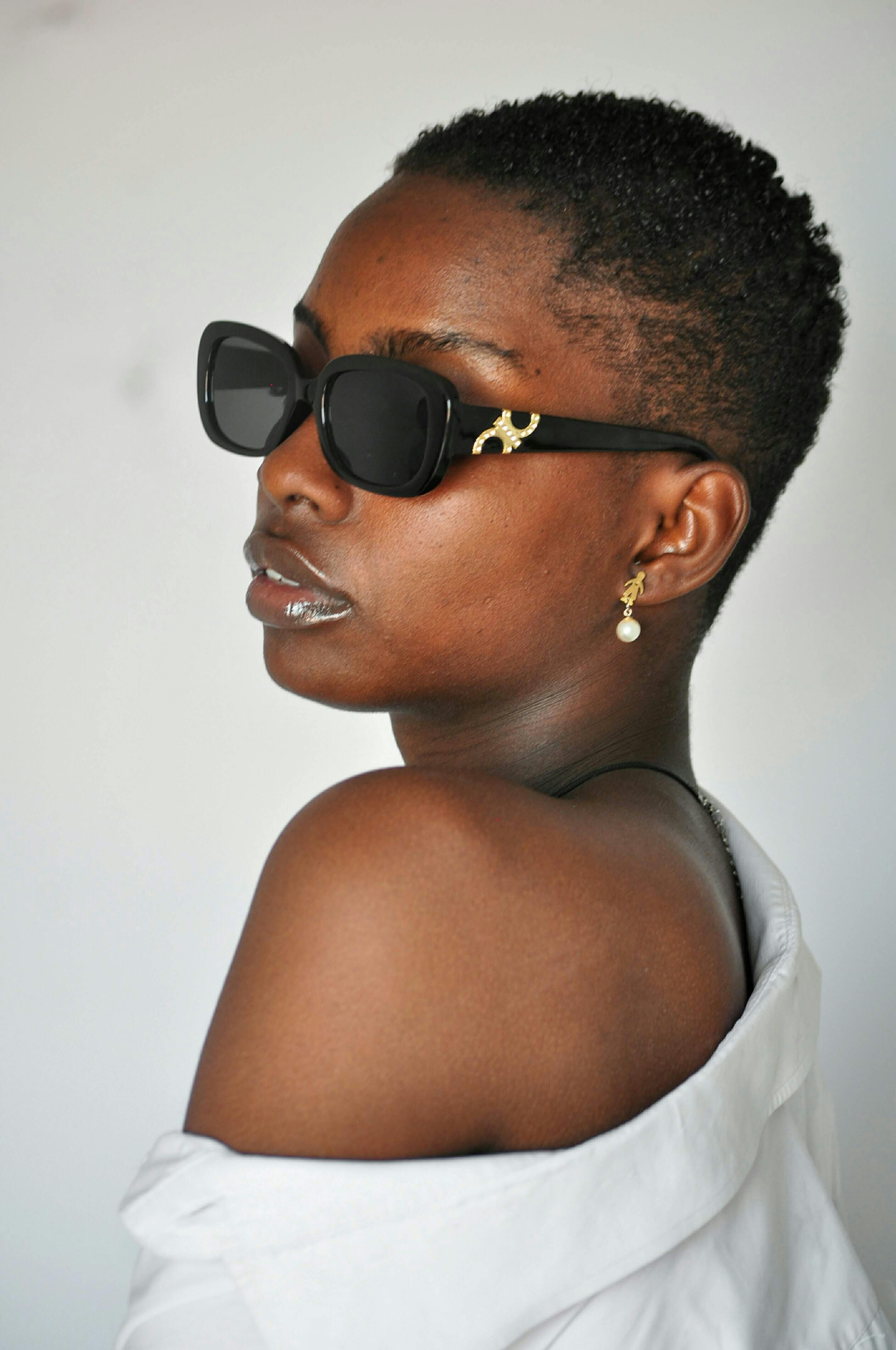 企业Logo风格图：现代商务